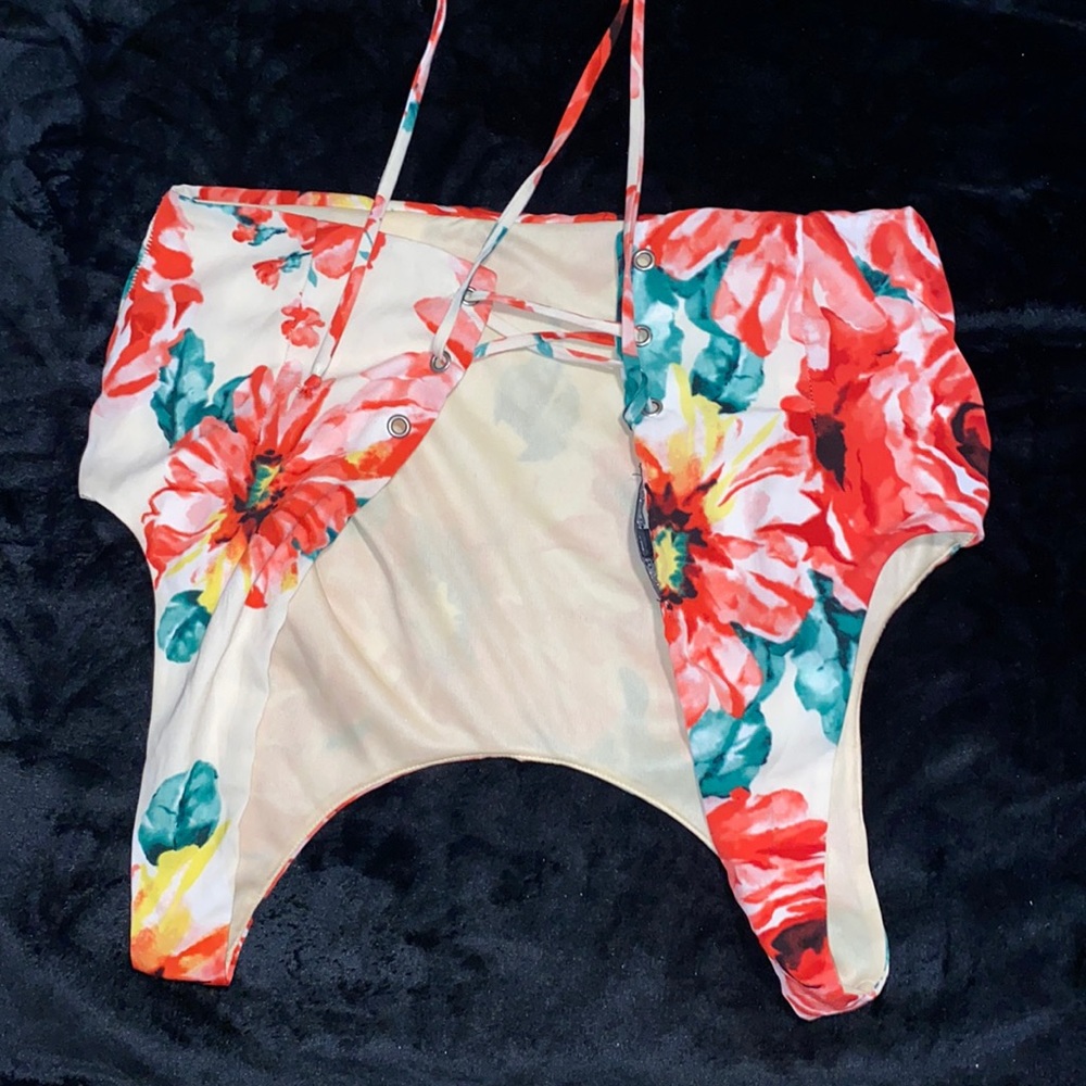 Guess Crop top condition 10/10